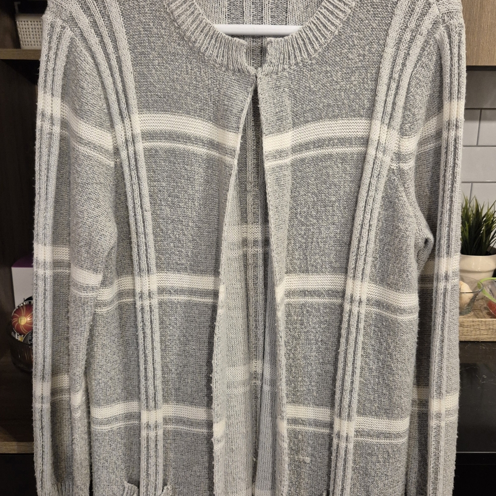89th & Madison Gray and Cream Striped Cardigan